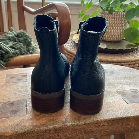 Lucky Brand black pointed toe low bootie women’s size 7 1/2 with brown h… - Picture 5 of 12